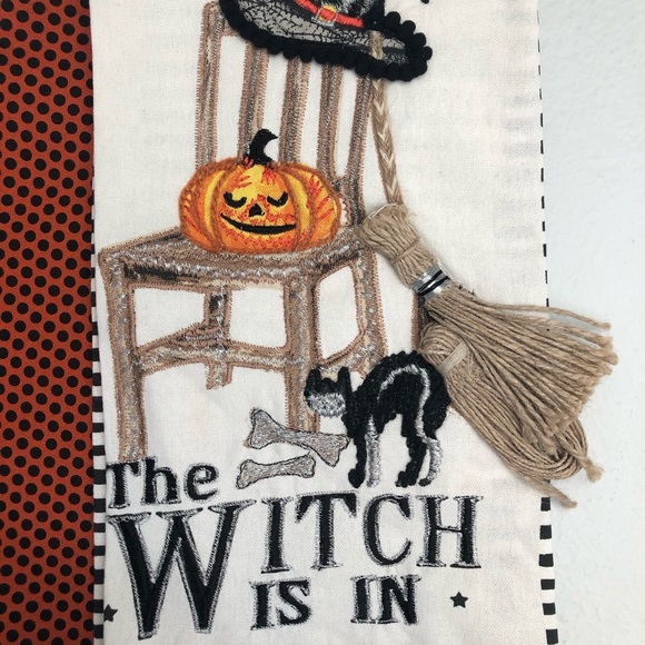 Isaac Mizrahi Halloween Towels Set of 2 - Picture 2 of 5
